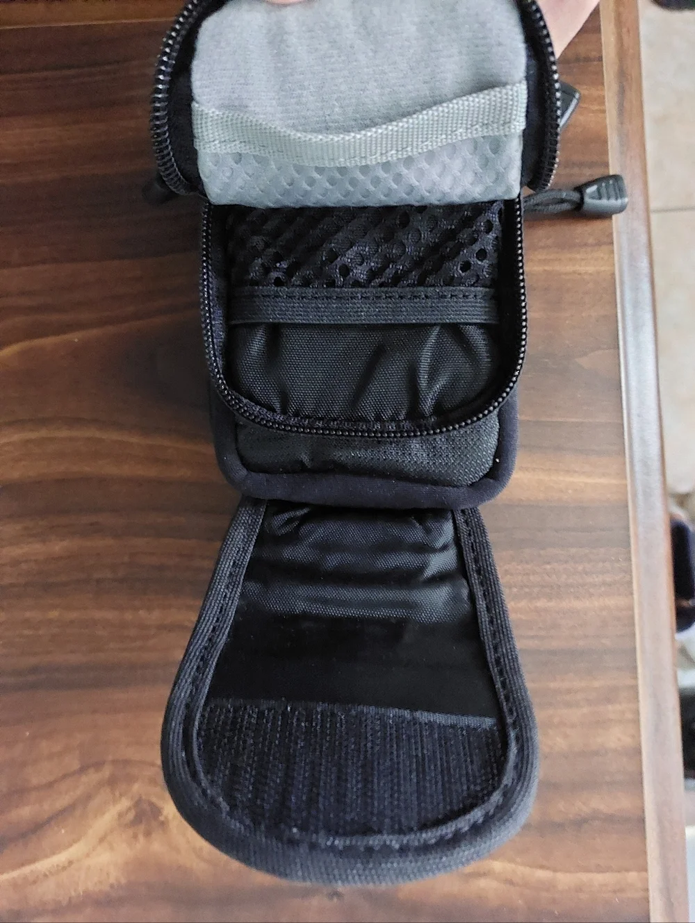 Lowepro Black Compact Camera Case - Picture 3 of 4
